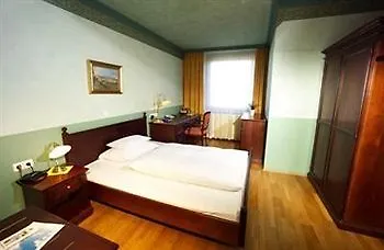 Hotel Pfeifer Zum Kirchenwirt Graz 4*,