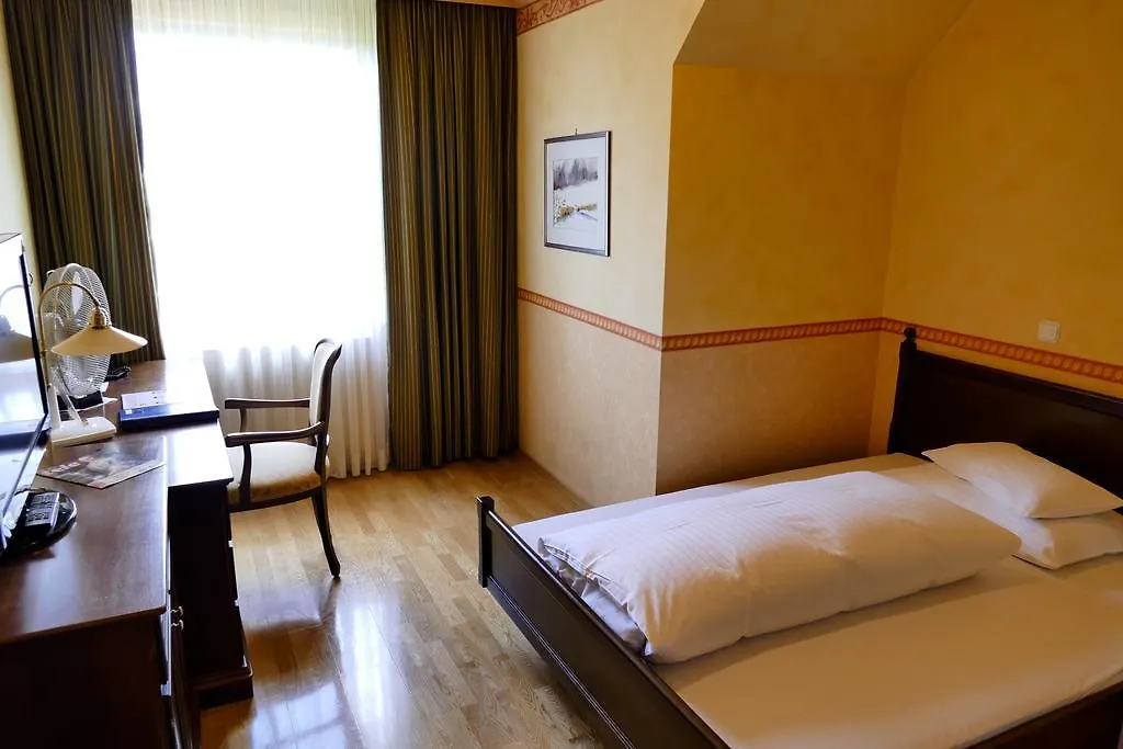 Hotel Pfeifer Zum Kirchenwirt Graz 4*,